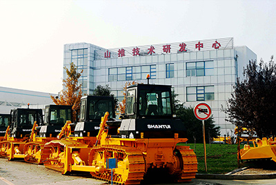 2009年，山推研發(fā)中心被國家人事部批準設(shè)立博士后科研工作站，同年召開首屆科技創(chuàng)新大會。